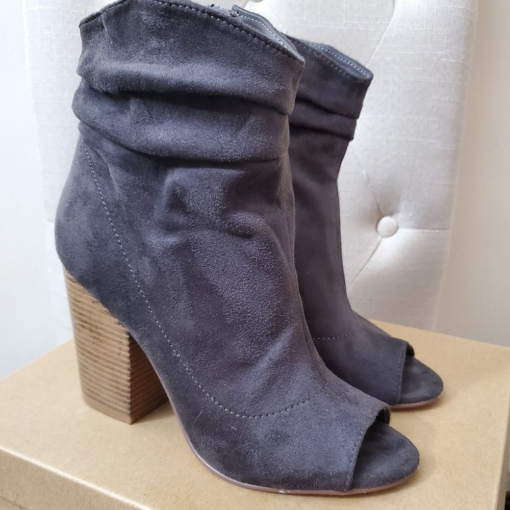 Inidgo Rd. Gray fabric open-toe heeled booties